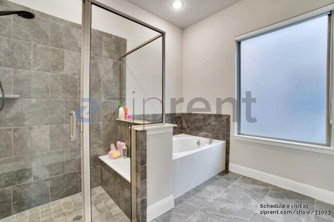 Photo - 12790 Royal Oaks Ln