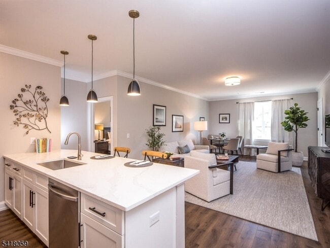 Photo - 663 Springfield Ave Unidad 53