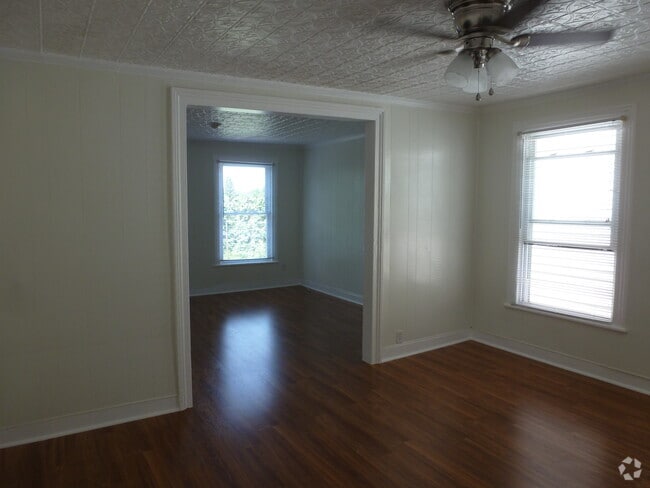 Building Photo - 38 Erie St Rental