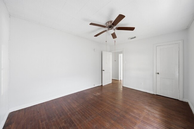 Photo - 410 Live Oak St