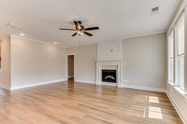 Photo - 419 Barrow Ln