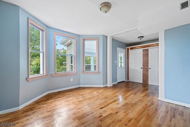 Photo - 14 Treacy Ave