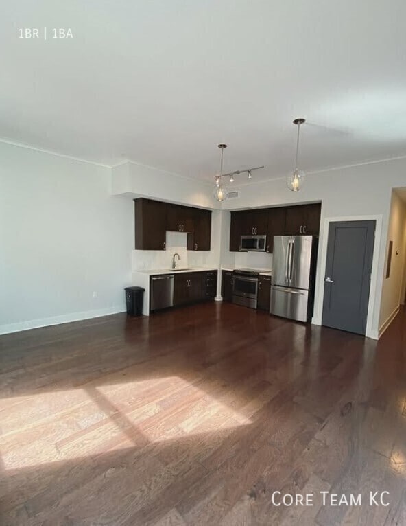 Photo - 106 W 14th St Unidad 305