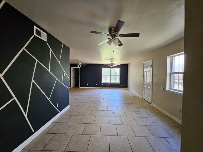 Photo - 6972 Bundy Rd