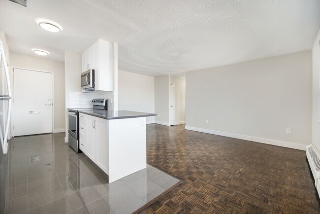 Photo - 1475 Bloor Street