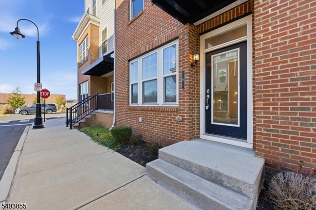 Building Photo - 6 Bond St