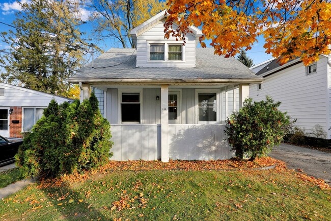Photo - 405 E Hodge Ave