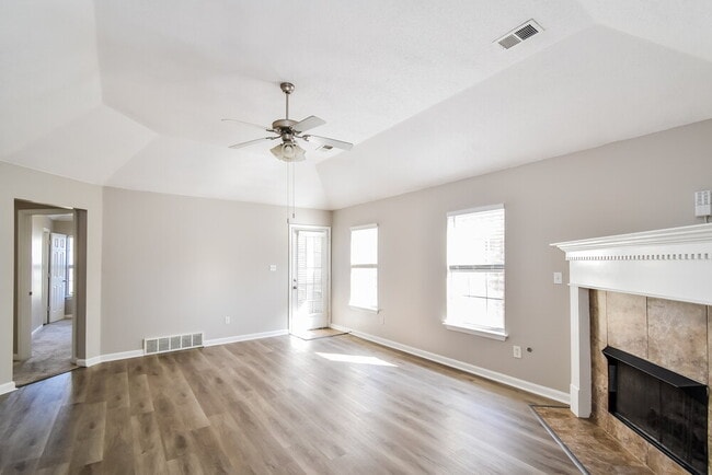 Photo - 7862 Fallstone Rd