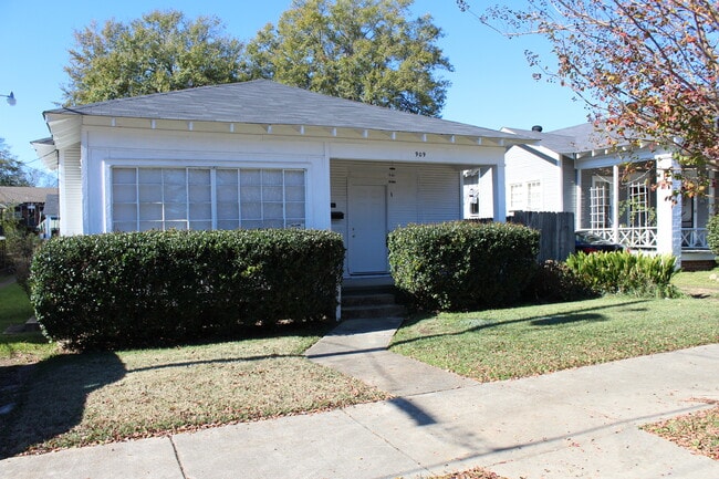 Building Photo - 909 N Congress St Unit 3