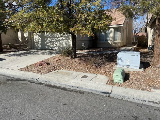 Building Photo - 3/2 charming single-story home located in the desirable Summerlin