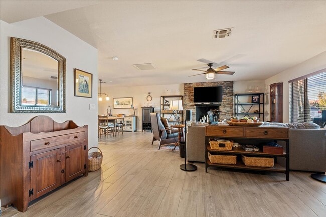 Photo - 8543 E Jackrabbit Rd