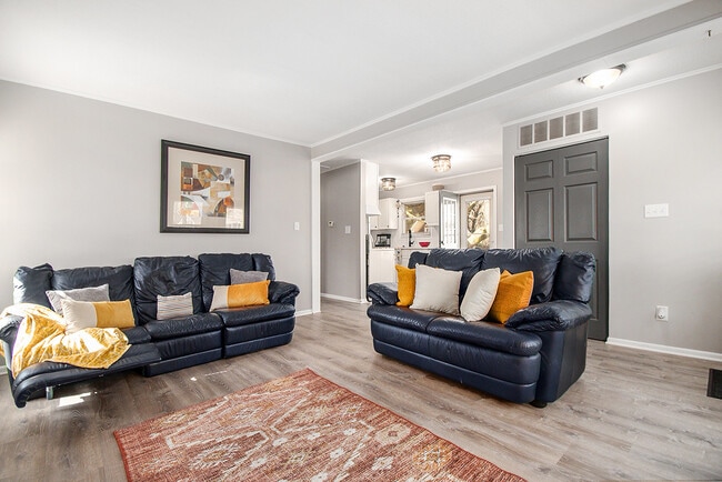 Photo - 2071 Winewood Ave