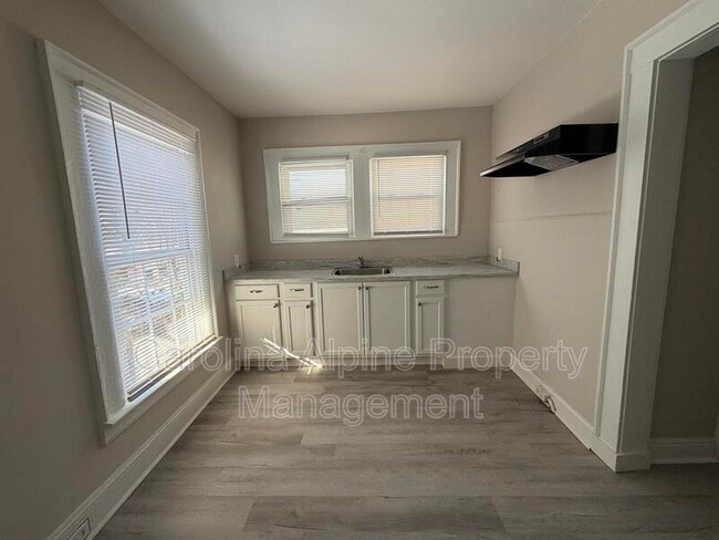 Photo - 1621 N Hamilton St