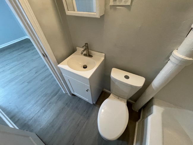 Photo - 407 W 23rd St