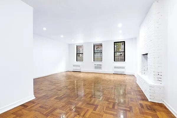 250 W 15th St Unit 1F