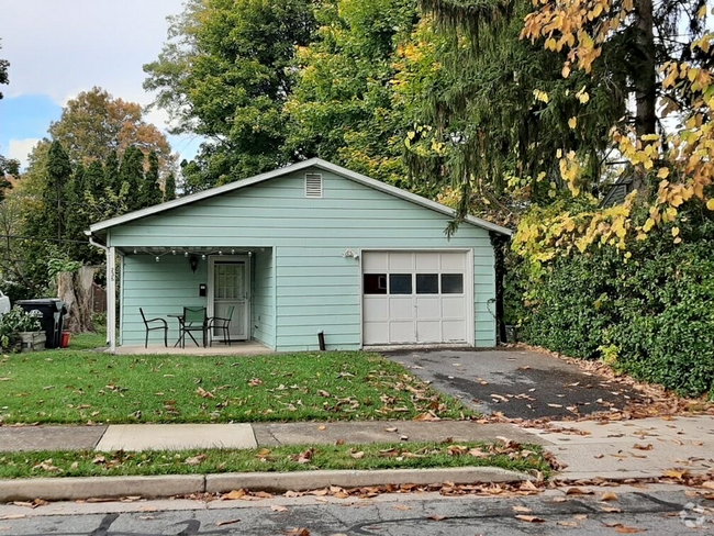 Building Photo - 3-Bedroom Student Rental