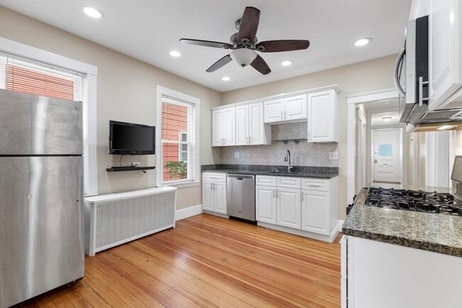 Kitchen - 45 Calvin St Unit 1