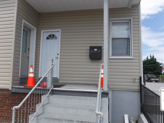 Building Photo - 416 Salem Ave Unit 416 Salem Ave Apt 2W