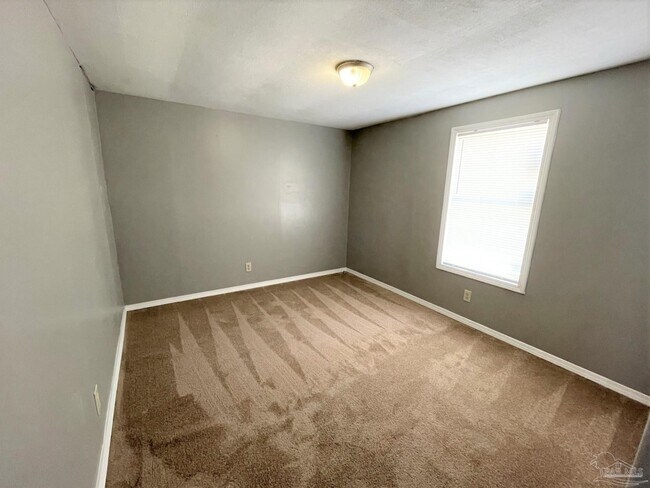 Photo - 8103 N Palafox St