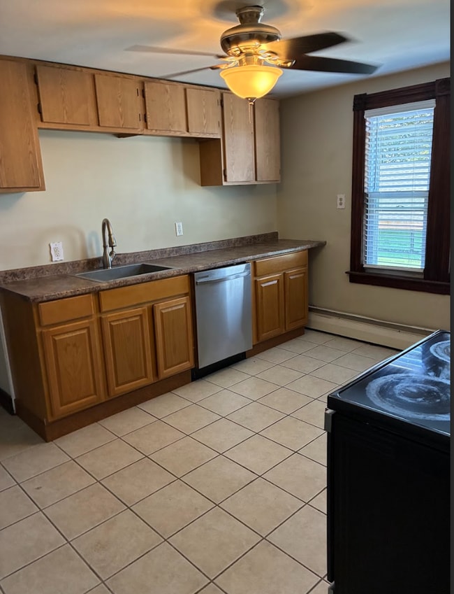 Building Photo - 74 Green Hill Pky Unit 3 Rental