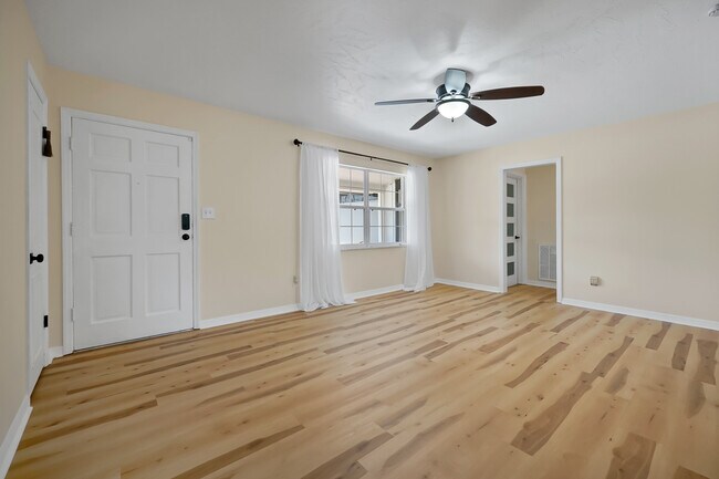 Photo - 1938 Eastbrook Blvd