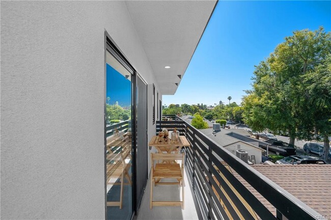 Building Photo - 6704 1/2 Kester Avenue, Los Angeles, CA 91... Rental