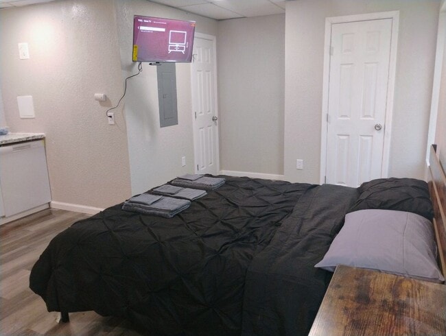 Photo - 1704 Commercial Ave Unit 1