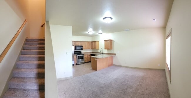Photo - 565 Pioneer Rd