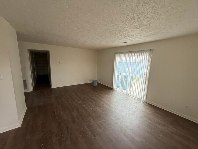 Photo - 752 Gatehouse Pl