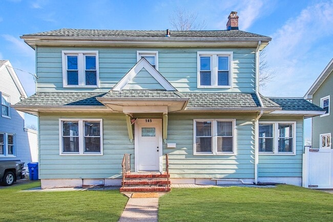 Building Photo - 145 Reade St