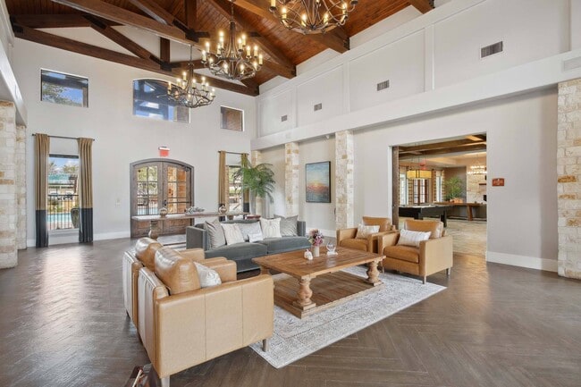 Photo - Platinum Shavano Oaks Apartments