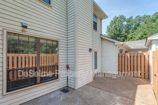 Photo - 1122 Brentwood Pointe