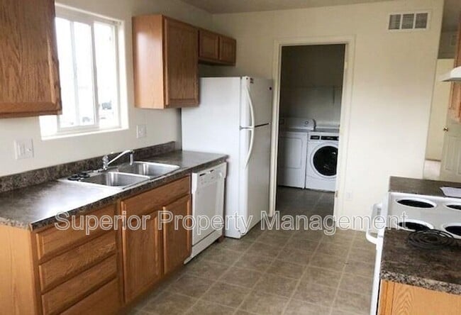 Photo - 623 W 2nd St
