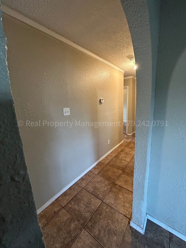 Photo - 905 W Denver St