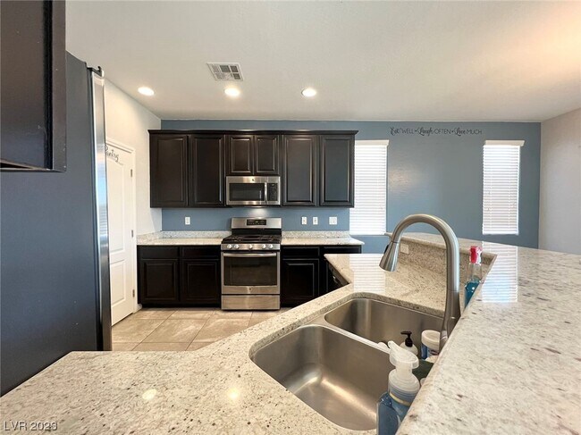 Photo - 930 Safe Sapphire Way