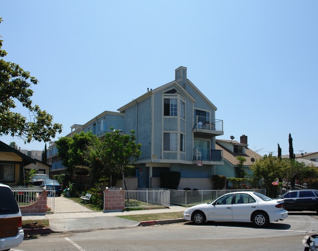 Building Photo - 1880 Locust Ave Rental