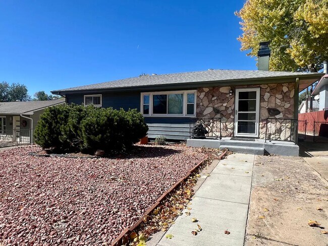 Building Photo - Stunning 4 Bedroom home close to UCCS!