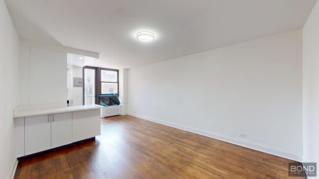 Building Photo - 165 E 35th St Unit 10H Rental