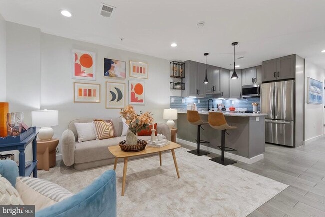 Building Photo - 210 Varnum St NW Unit 1