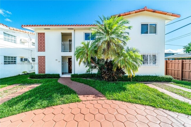 Building Photo - 23 NW 33rd Ave Unit UPPER