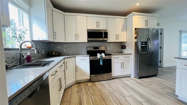 Photo - 911 N 14th Ave