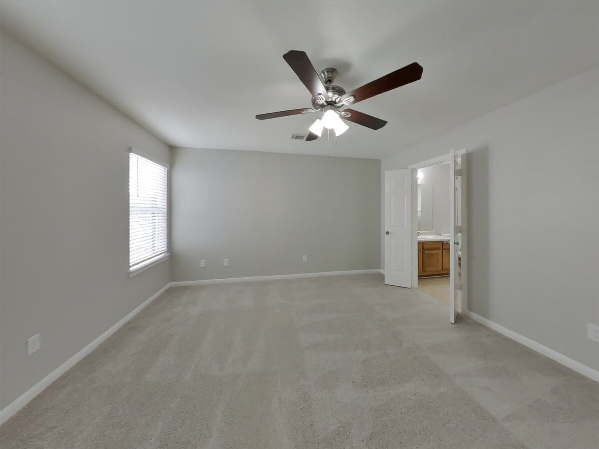 Photo - 15608 Martineau St
