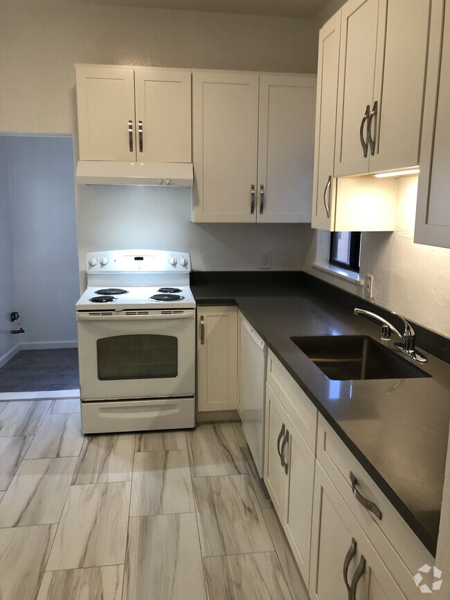 Building Photo - 608 4th Ave Unit 608 Rental