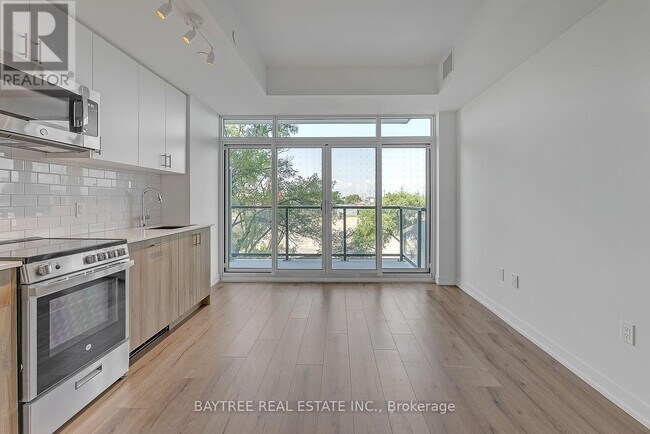 Photo - 1195 The Queensway Unité 319