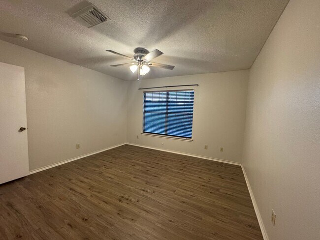 Photo - 4 Bedroom 2 1/2 Bath Plus Office Near 151 ...