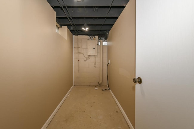 Building Photo - 110 Midland Ave Rental