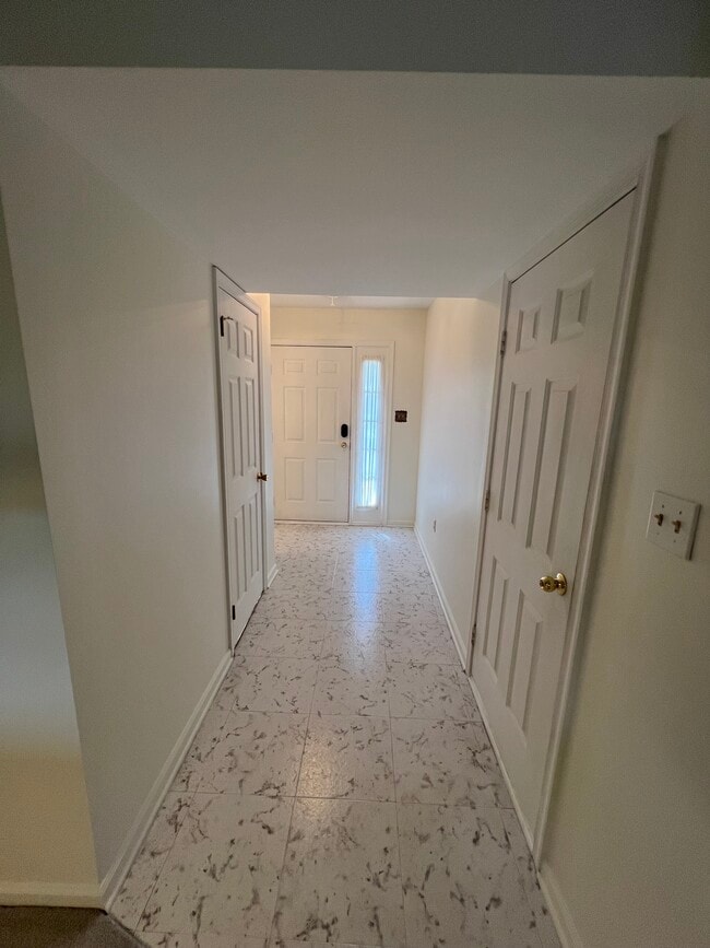 Photo - 1534 MacIntosh Way