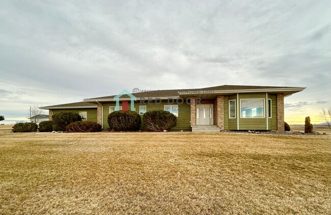 Building Photo - Spacious and beautifully designed 3-bedroom, 2-bathroom property,