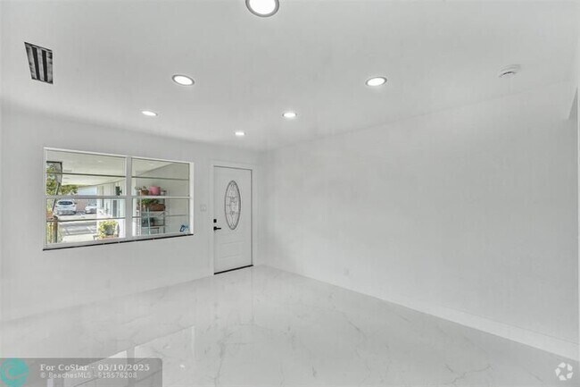 Building Photo - 5310 NW 16th St Unit B Rental