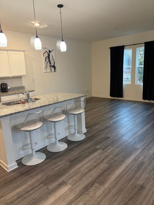 Photo - End-Unit Townhouse